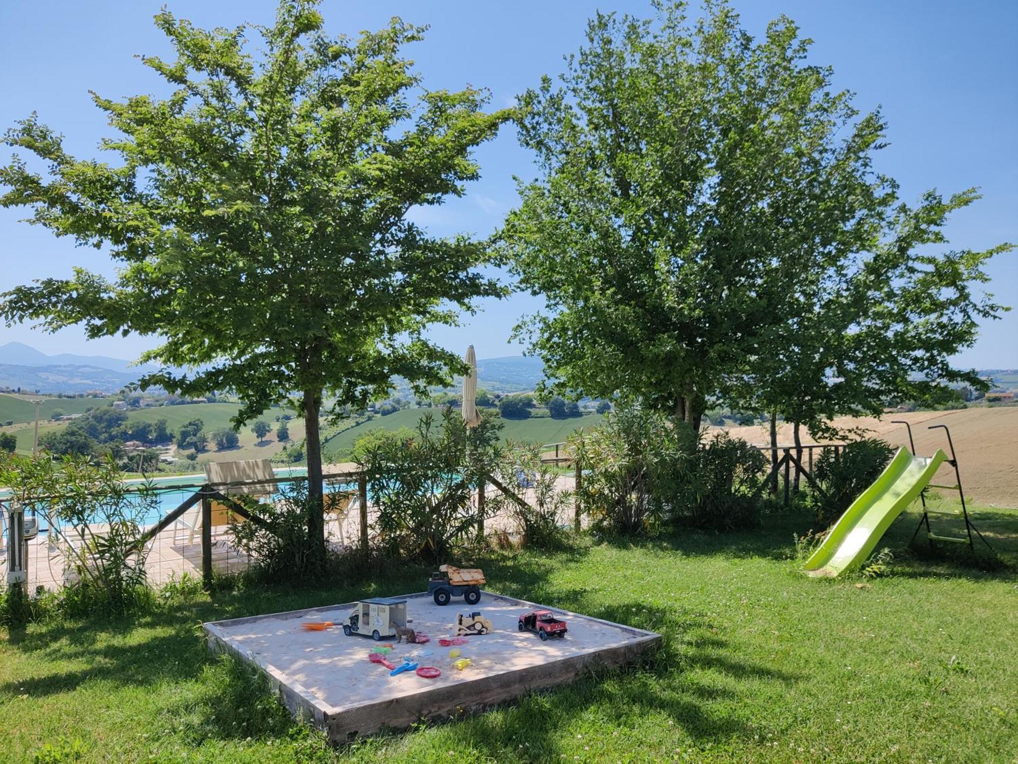 Rustico Del Bozzo Hostal Castelleone di Suasa Exterior foto