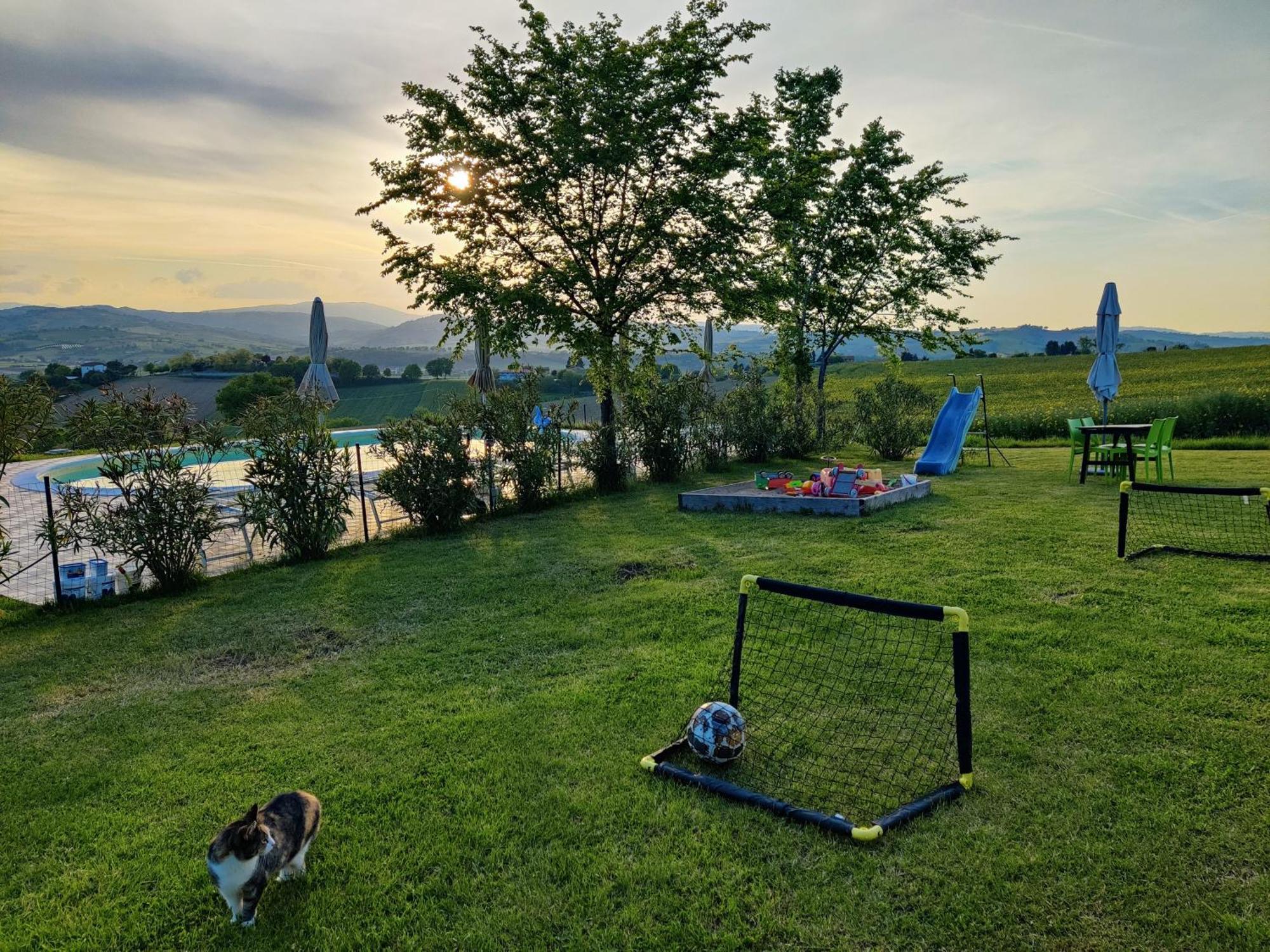 Rustico Del Bozzo Hostal Castelleone di Suasa Exterior foto